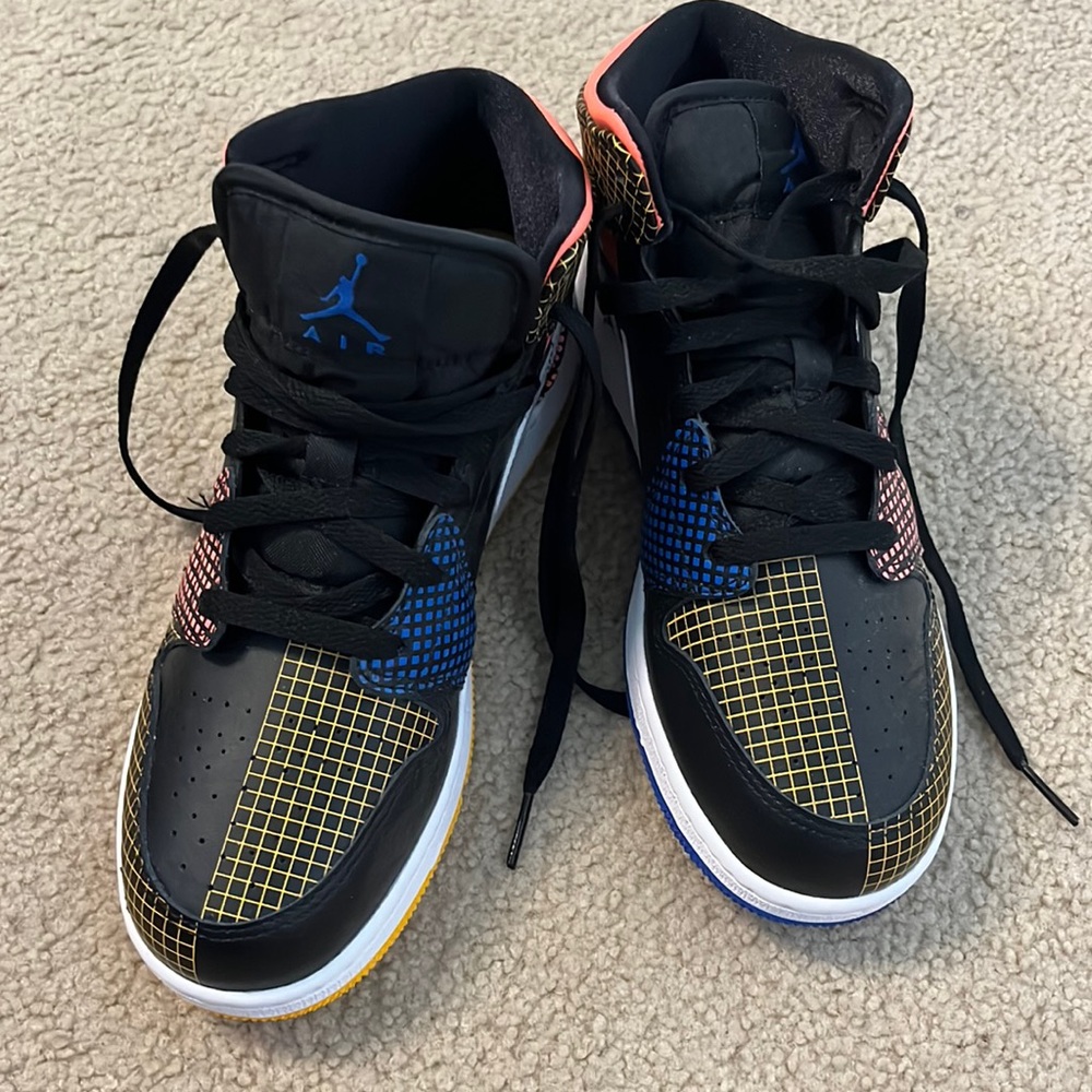 Jordan 1 Mid MMD 2021 youth size 6 - NEVER WORN -